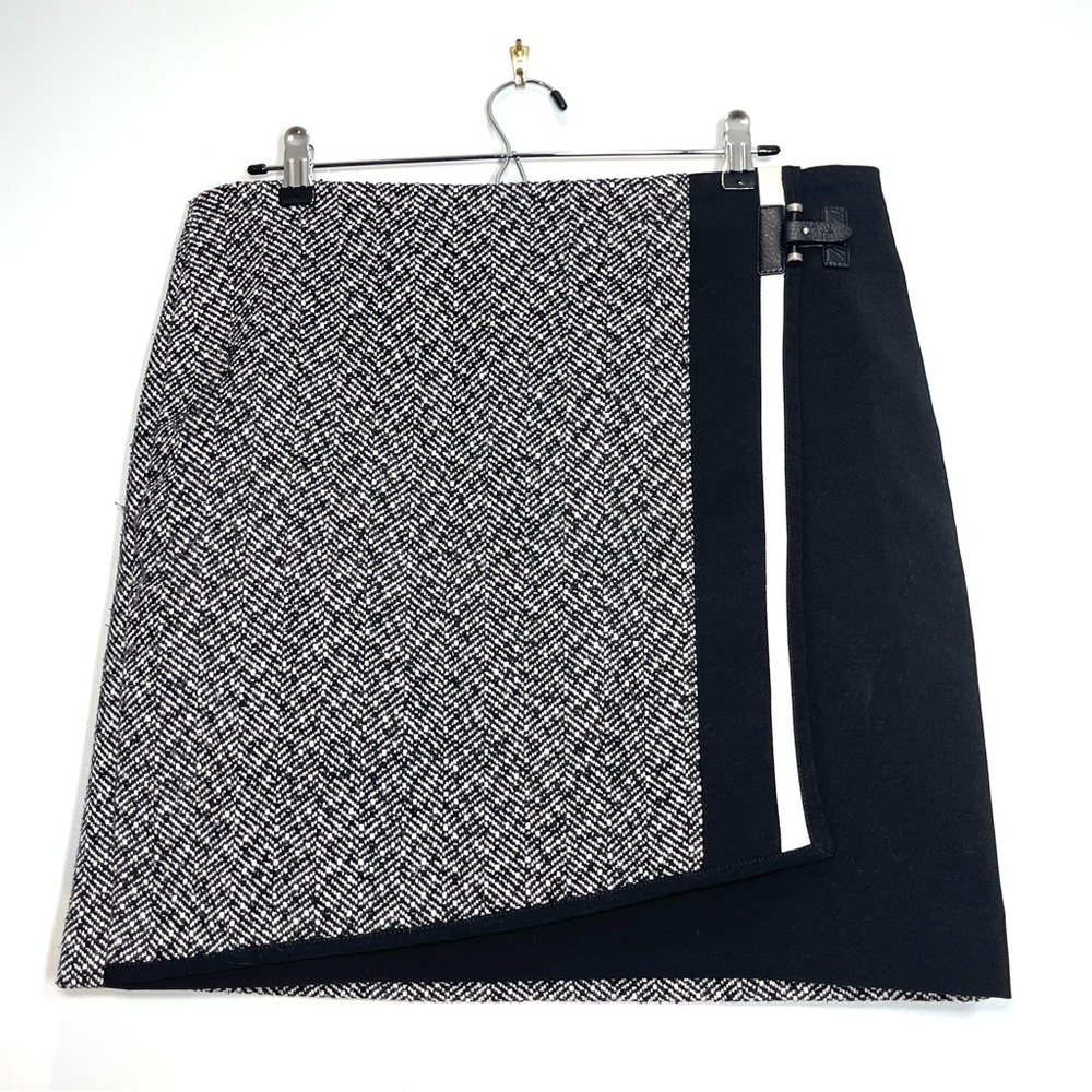 White House Black Market Tweed Mini Skirt Faux Wrap Black Buckle Detail Size 10
